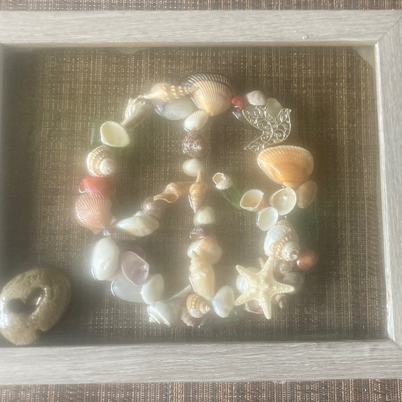 Seashell Peace Sign Wall Art - Picture 6 of 8